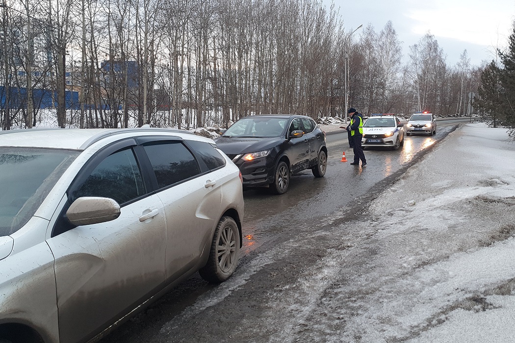 В ДТП с Lada и Nissan у Блюхеровского моста пострадала 4-летняя девочка