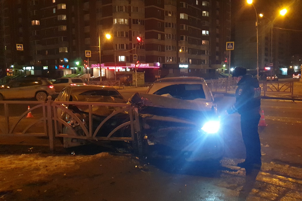 В Екатеринбурге в ДТП с Mazda и Toyota пострадала семья с 2-летним мальчиком