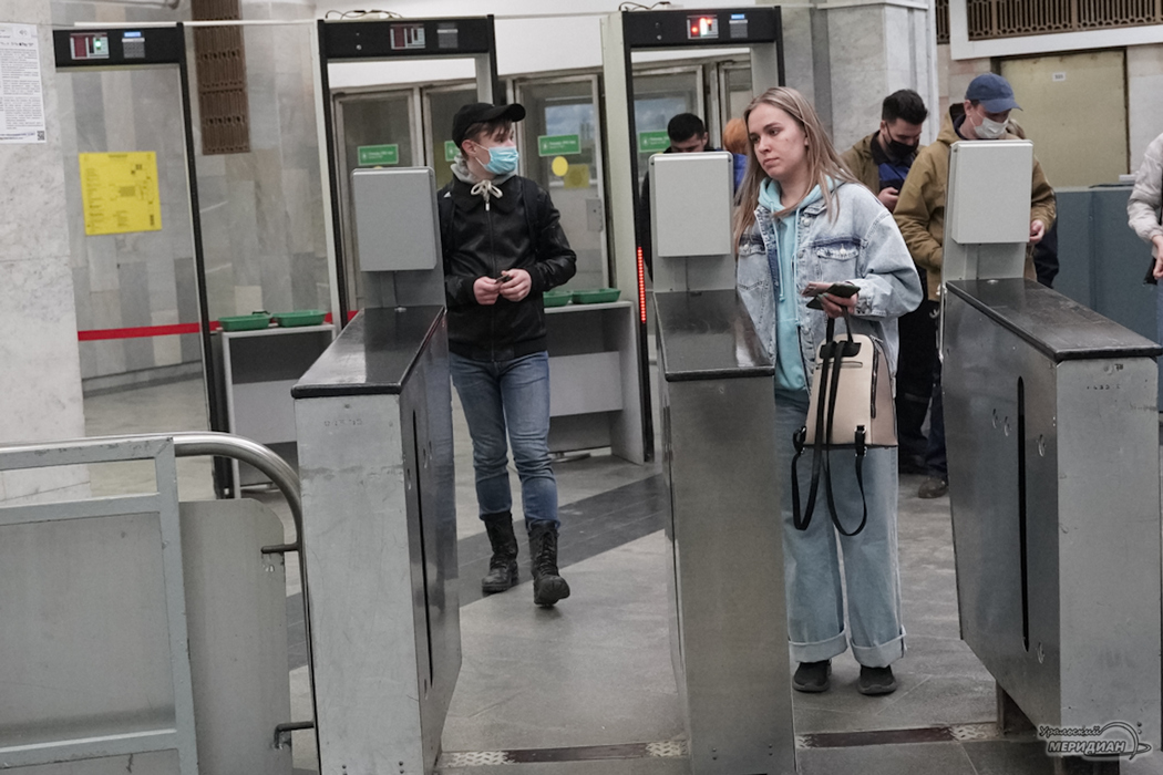 Директор метро в Екатеринбурге рассказал о 3-х этапах досмотра и влиянии санкций