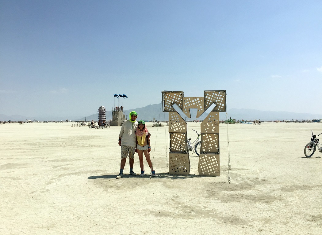 Художники из Екатеринбурга построят арт-объект - город в овраге, утонувший в песках