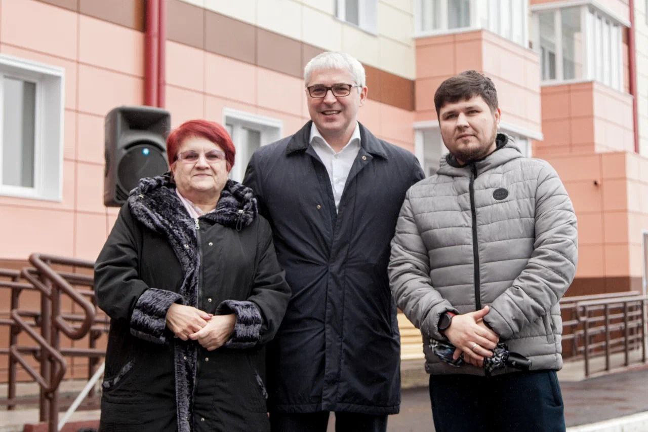 Почти десять семей Ноябрьска переехали из «авариек» в новое жилье