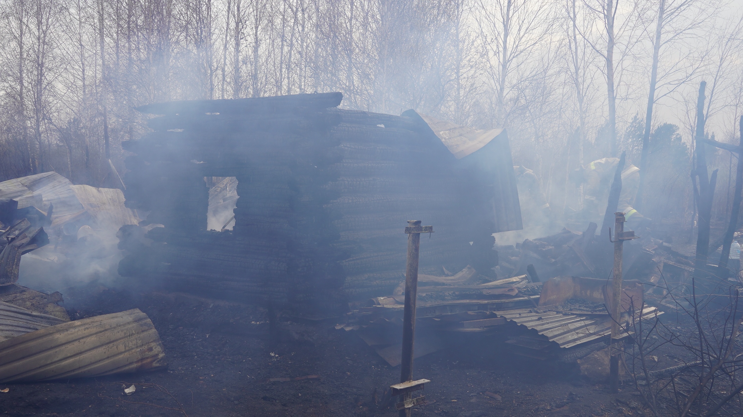 Под Тюменью из-за сжигания сухой травы сгорели три дома и четыре бани