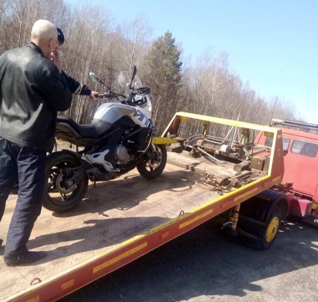 Пьяного мотоциклиста задержали автоинспекторы на тюменской трассе