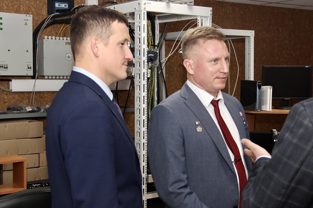 Студенты УрГУПС в Екатеринбурге встретились с космонавтами