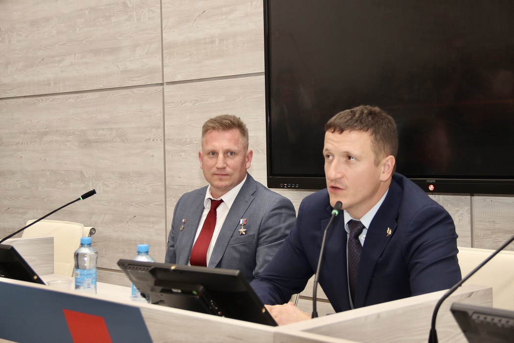 Студенты УрГУПС в Екатеринбурге встретились с космонавтами