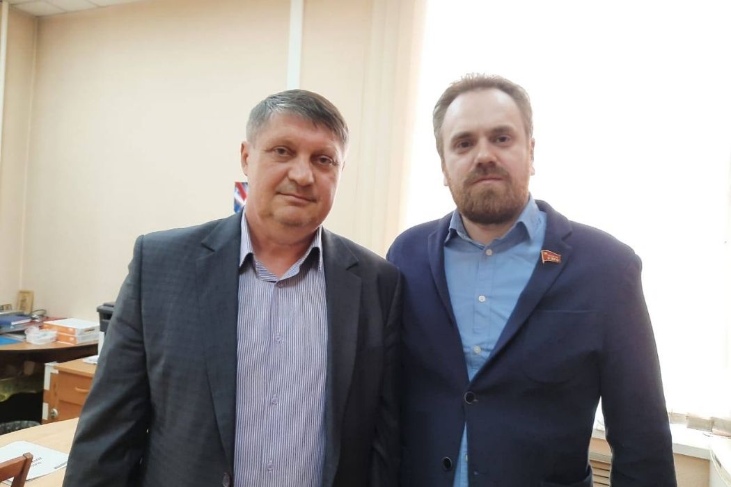 Депутаты медицинской фракции гордумы Екатеринбурга поздравили сотрудников скорой помощи