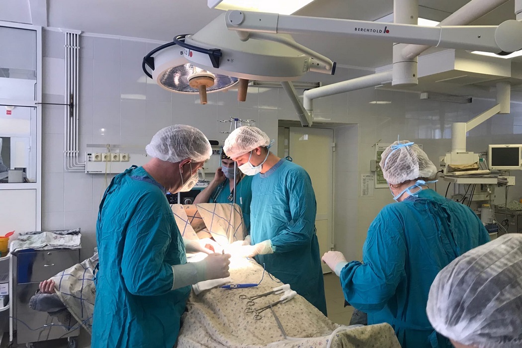 Тюменские врачи по частям собрали грудную клетку пациентки, пострадавшей в ДТП