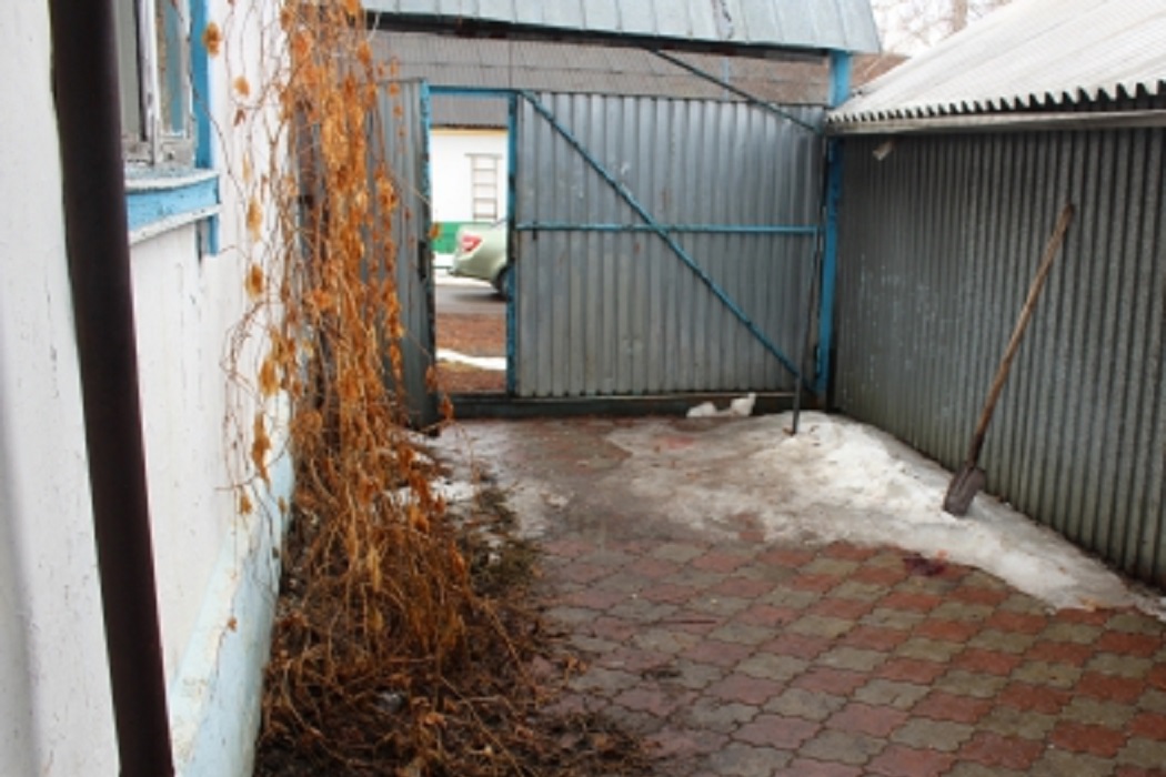 В Далматовском районе двое мужчин до смерти избили знакомого