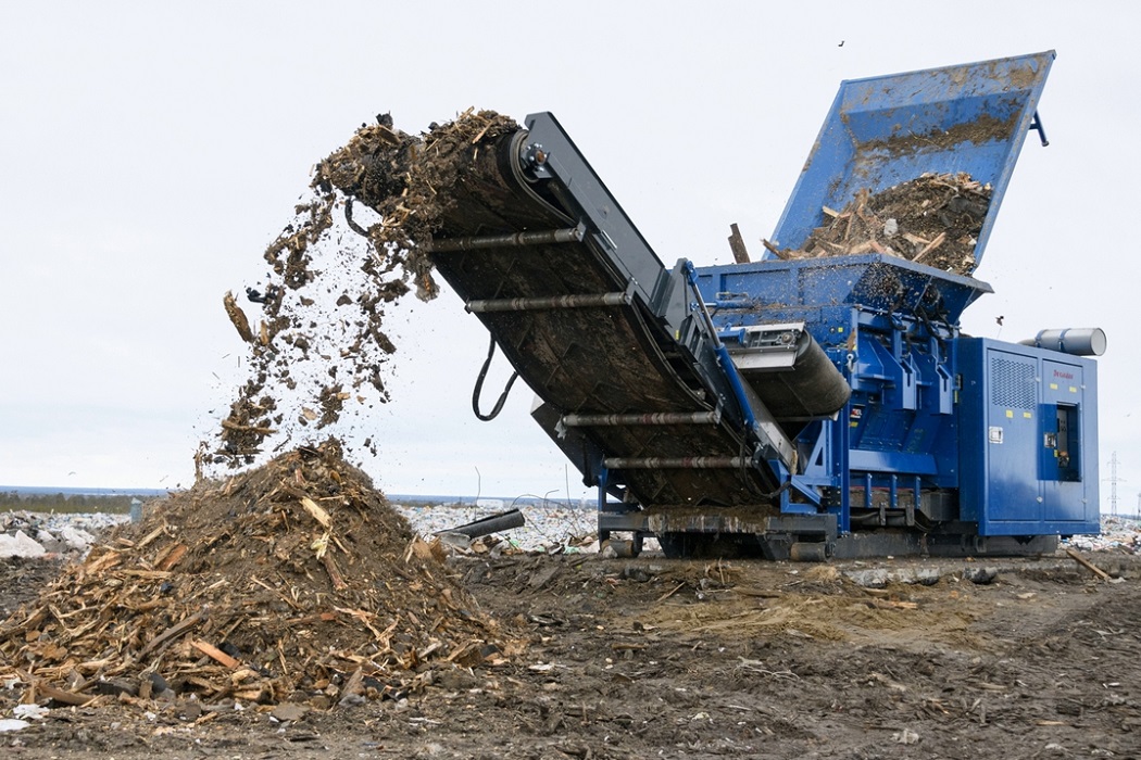 В Ноябрьске перерабатывают мусор после сноса ветхих домов