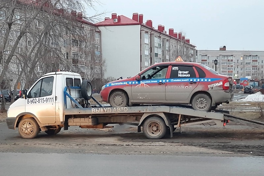 В Тюменской области пьяный инструктор учил курсантов автошколы вождению 1