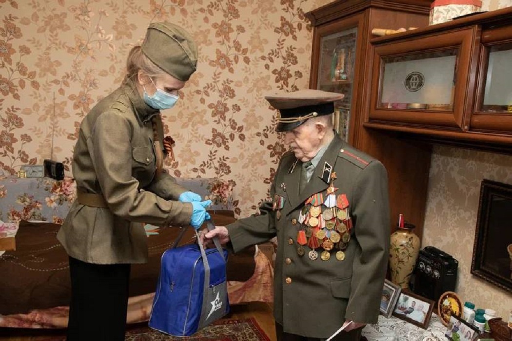 В Тюменской области ветеранам Великой Отечественной войны вручают именные поздравления Губернатора и подарки