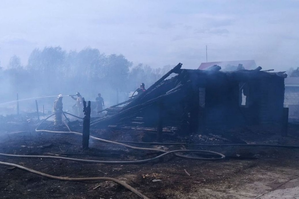 В посёлке под Тюменью сгорели два частных дома 