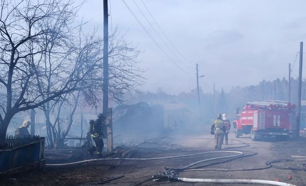 В посёлке под Тюменью сгорели два частных дома 