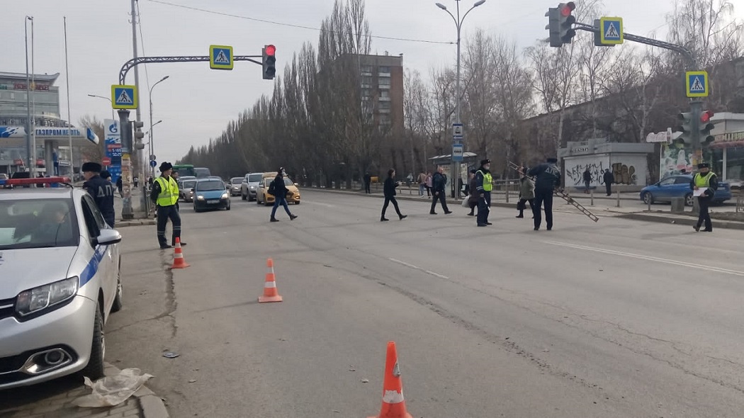 В центре Екатеринбурга водитель сбил 14-летнего мальчика, переходившего дорогу