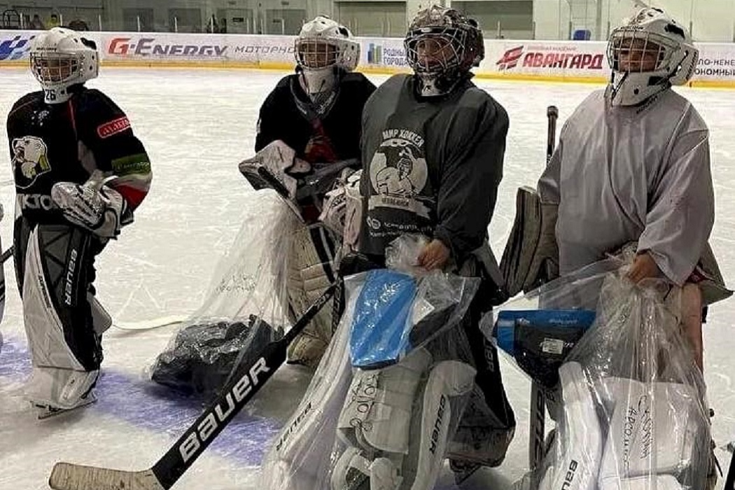 Юные хоккеисты Ноябрьска получили подарок от депутата 1