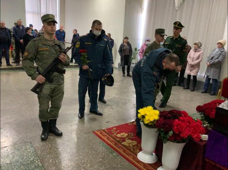 В Верхотурье похоронили десантника, погибшего во время спецоперации на Украине