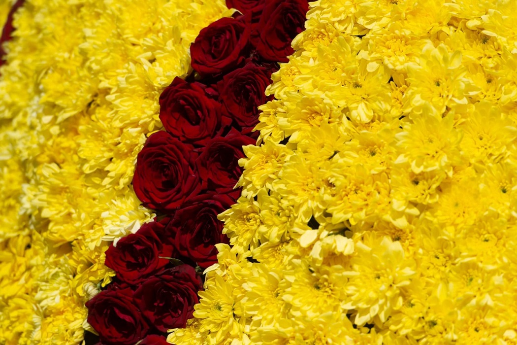 Екатеринбург украсят гигантские пасхальные яйца из 20 тысяч роз 