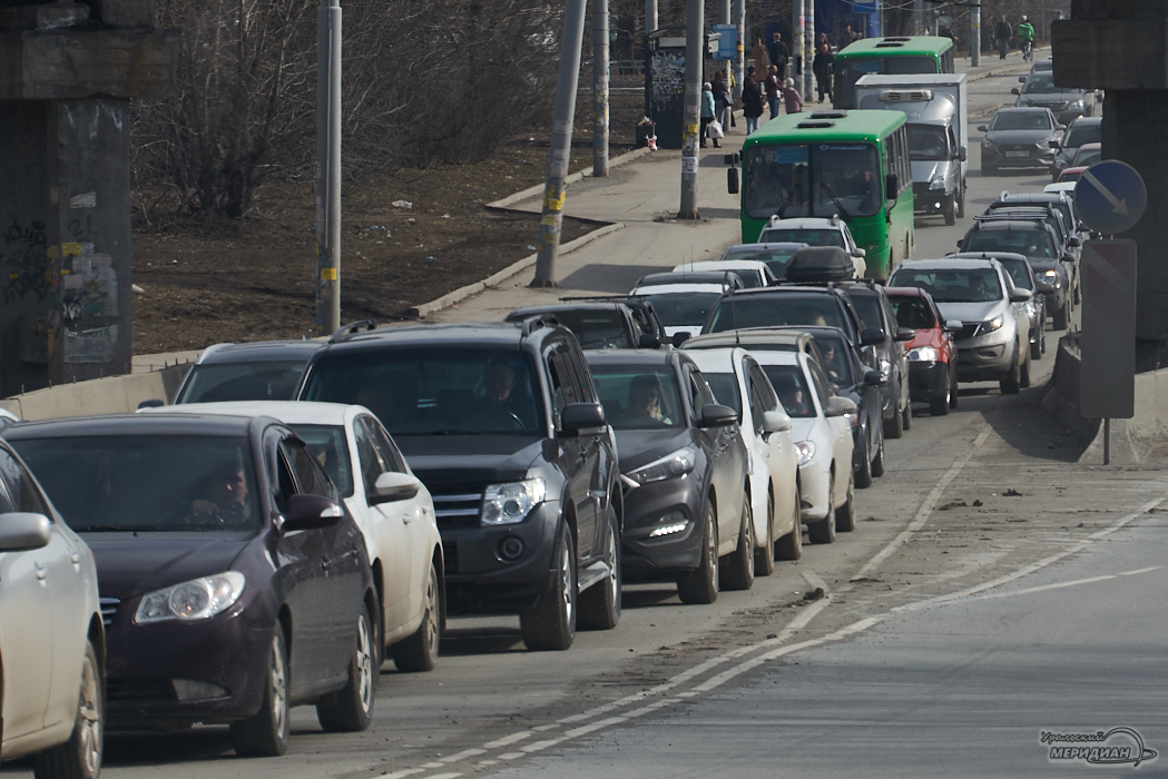 пробка машины дорога люди Щербакова Екатеринбург