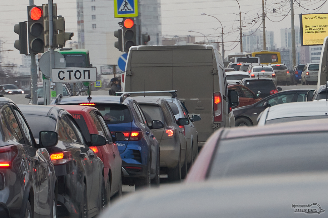 пробка машины дорога люди Щербакова Екатеринбург