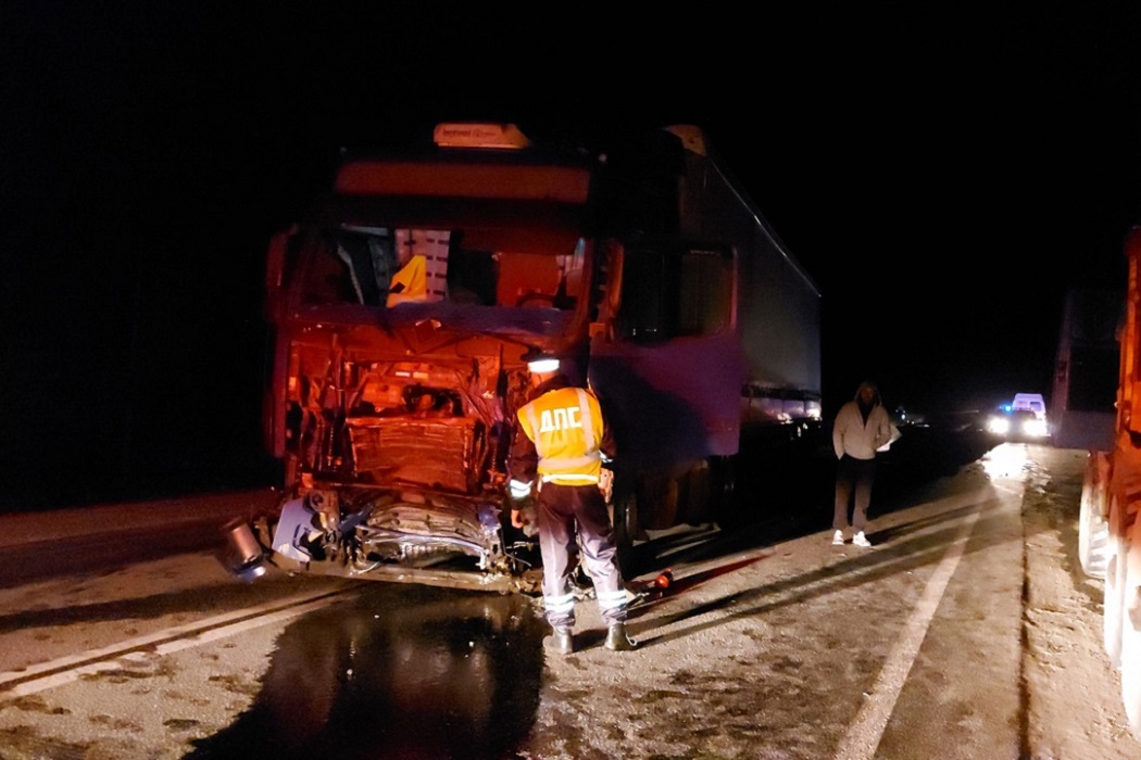 В ДТП с грузовиком под Нижним Тагилом погиб 15-летний водитель иномарки 