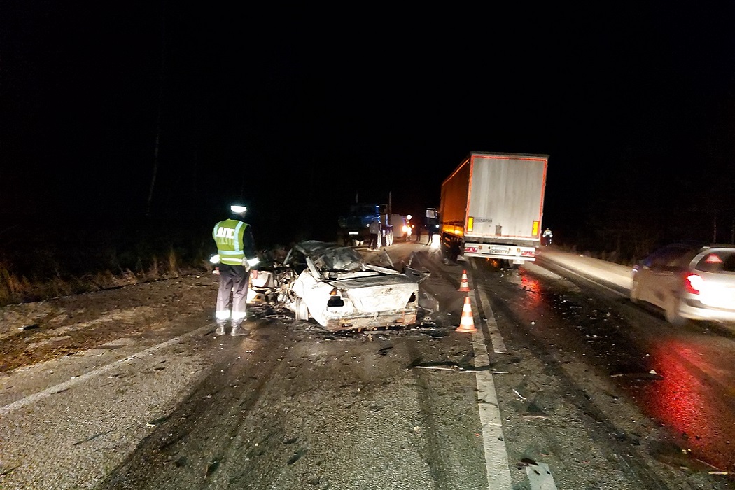 В ДТП с грузовиком под Нижним Тагилом погиб 15-летний водитель иномарки