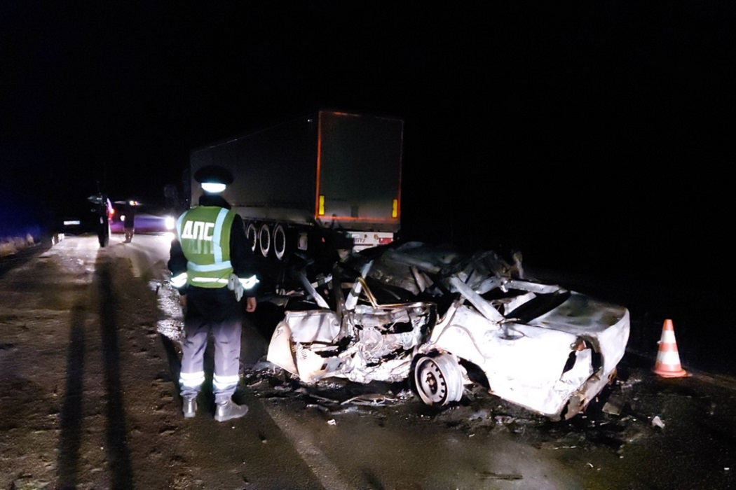 В ДТП с грузовиком под Нижним Тагилом погиб 15-летний водитель иномарки 
