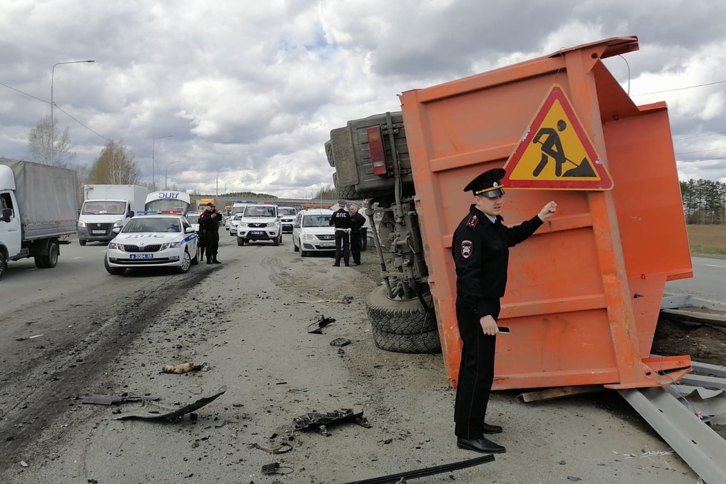В ДТП на Ново-Московском тракте погибли трое дорожных рабочих и водитель фуры