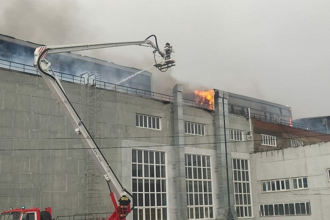 На Трубном заводе в Каменске-Уральском загорелся валочный цех