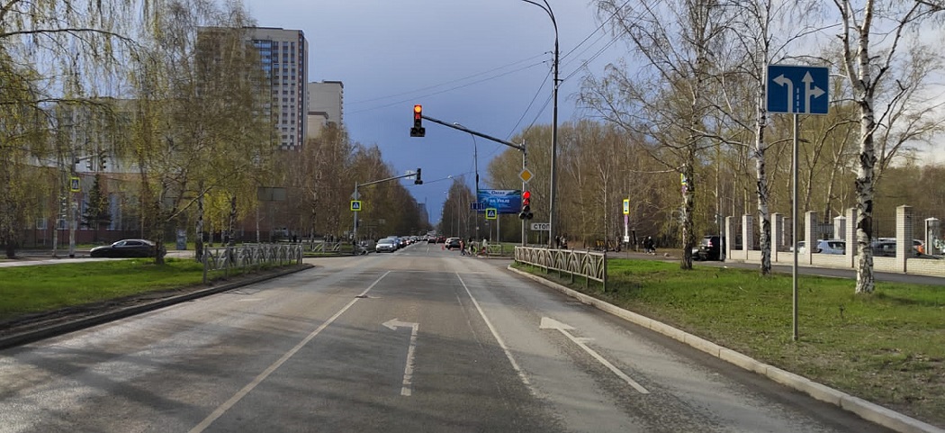 В Екатеринбурге женщина за рулём Nissan сбила 15-летнюю девушку на электросамокате 