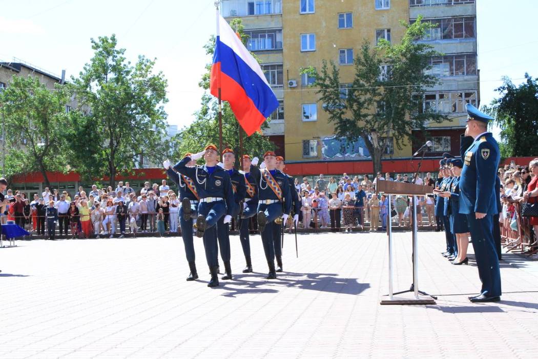 В Екатеринбурге прошла церемония вручения дипломов выпускникам Уральского института МЧС