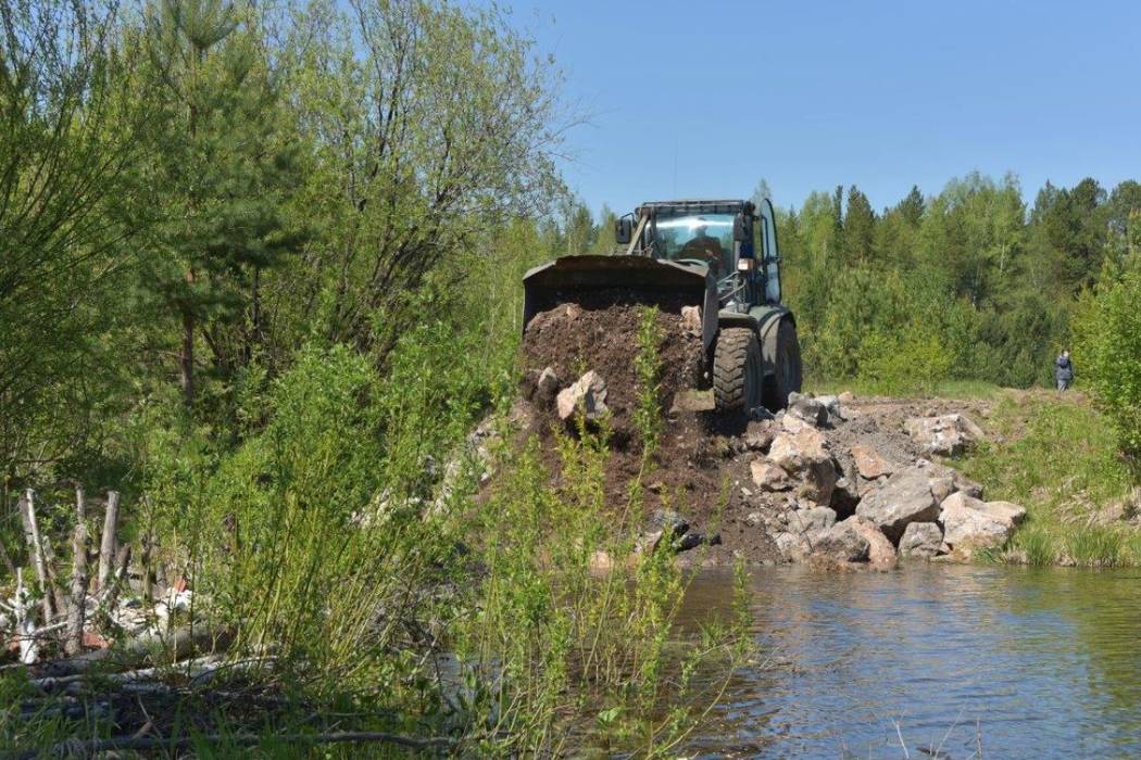 «Святогор» приступил к отсыпке водозащитной плотины в посёлке Краснодольский на севере Среднего Урала