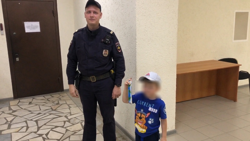 Екатеринбургские полицейские по горячим следам нашли и вернули родителям потерявшегося ребенка