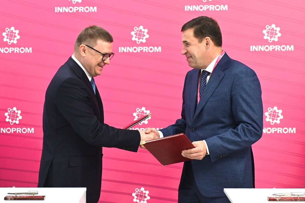 Евгений Куйвашев и Алексей Текслер подписали соглашение о развитии сотрудничества в сфере транспорта на ИННОПРОМе 2