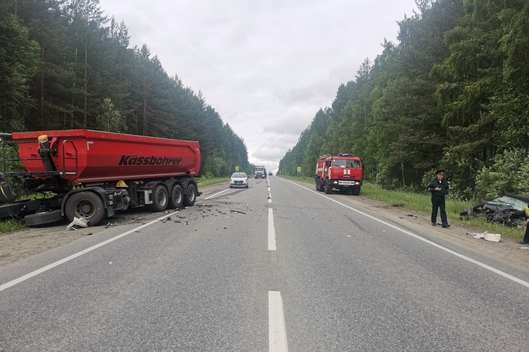Под Екатеринбургом в ДТП с грузовиком погиб водитель 1