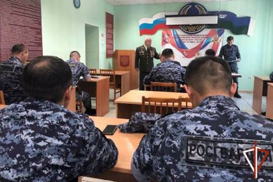 Росгвардия провела экскурсию по подразделению для представителя общественной организации «Офицеры России» в Сургуте