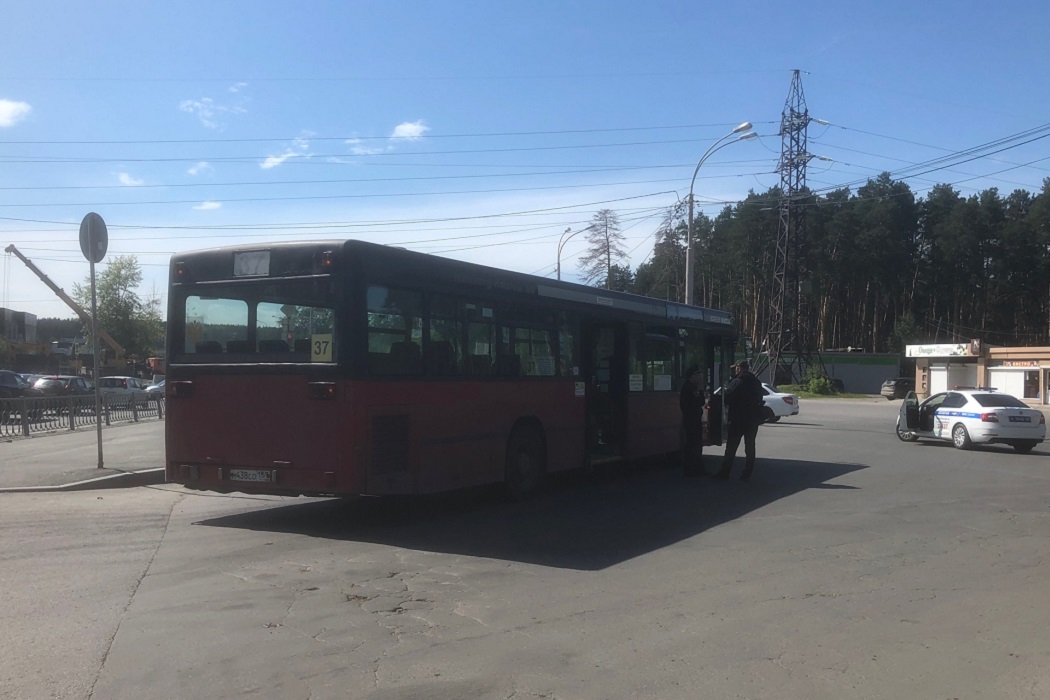 В Екатеринбурге автобус №37 сбил 13-летнюю девочку на самокате