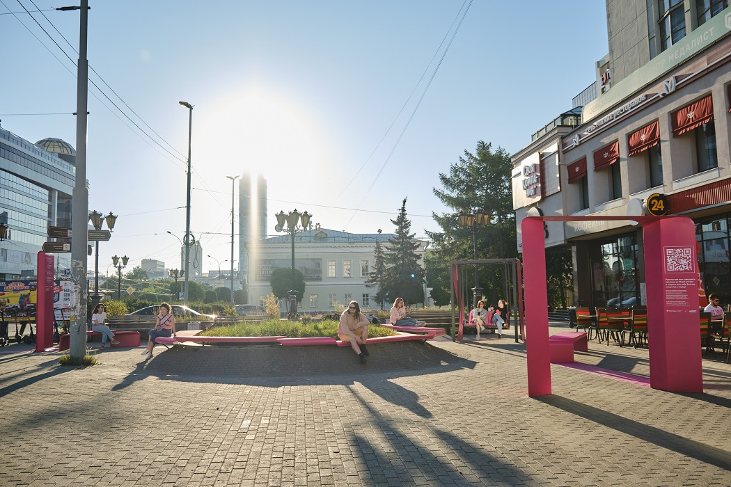 В Екатеринбурге фиолетовая линия в 10 км соединила стрит-арты и зоны отдыха