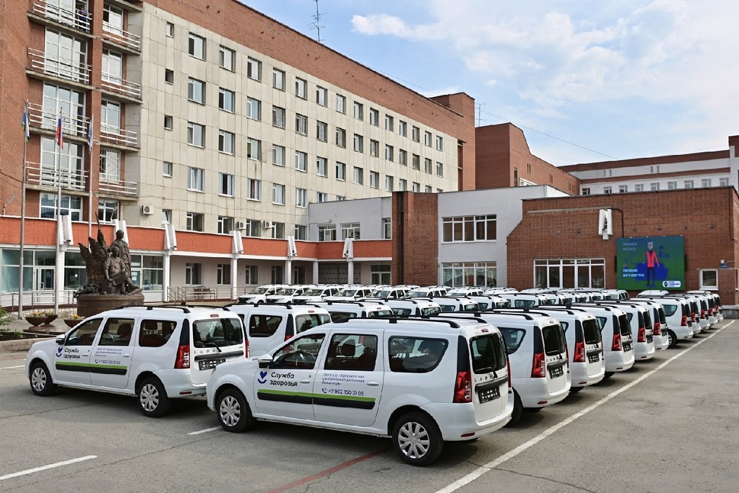 Больницы Свердловской области получат 206 автомобилей