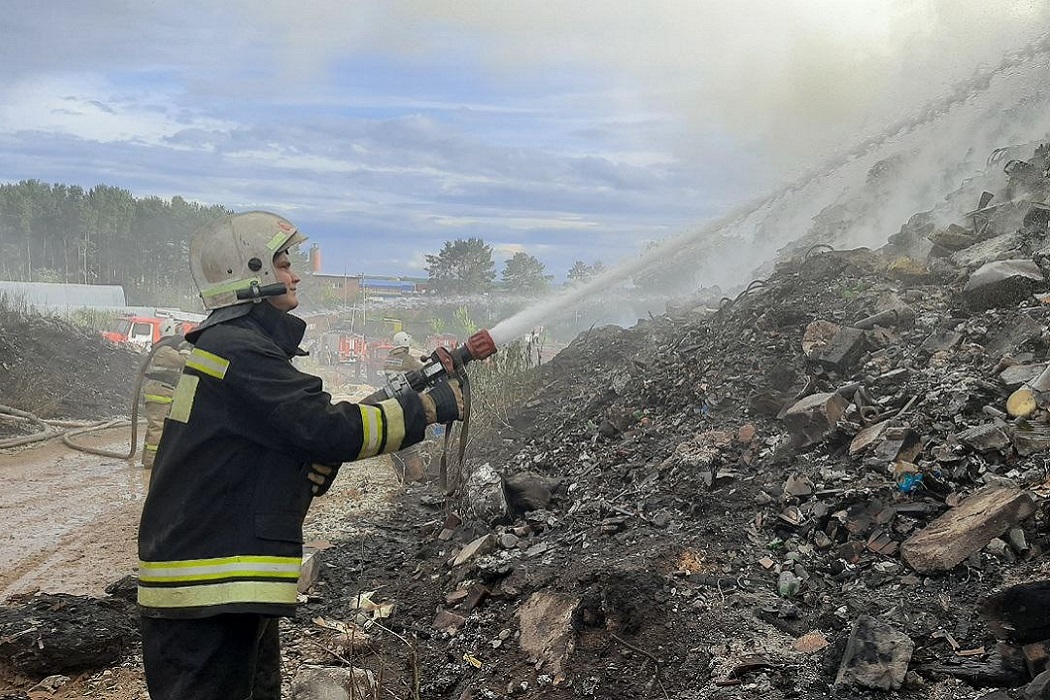 Открытое горение ликвидировали на свалке в Берёзовском под Екатеринбургом