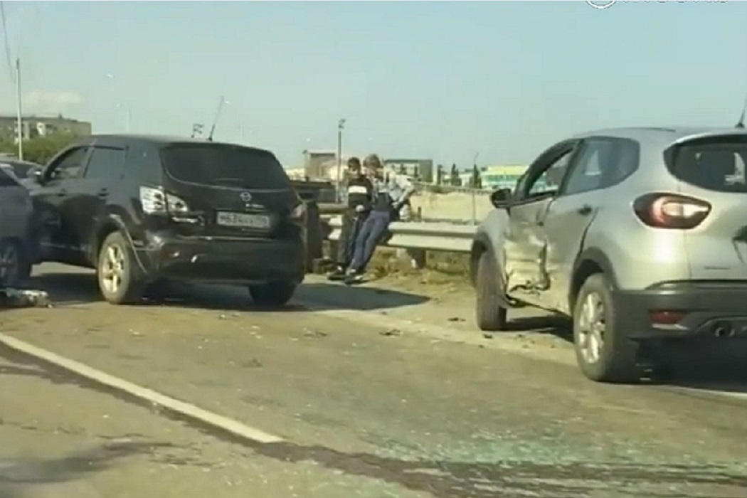 В ДТП у «Калины» в Екатеринбурге столкнулись три автомобиля