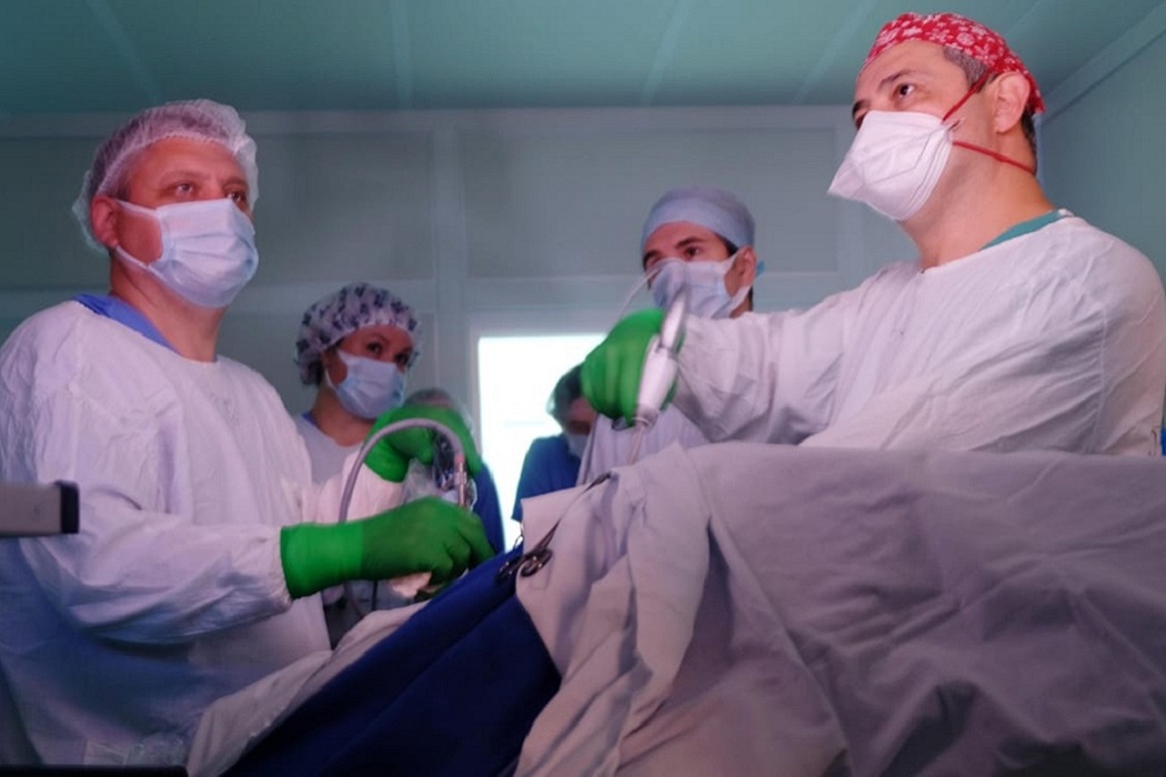 Совместные торакоскопические операции провели свердловские и петербургские хирурги