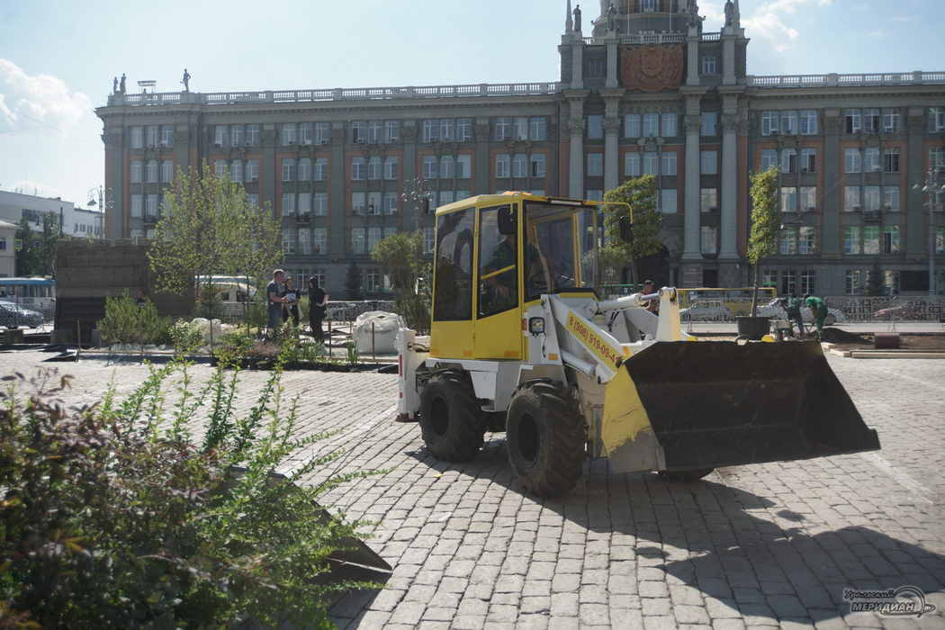 В Екатеринбурге строительство метро мешает сделать сквер из Площади 1905 года