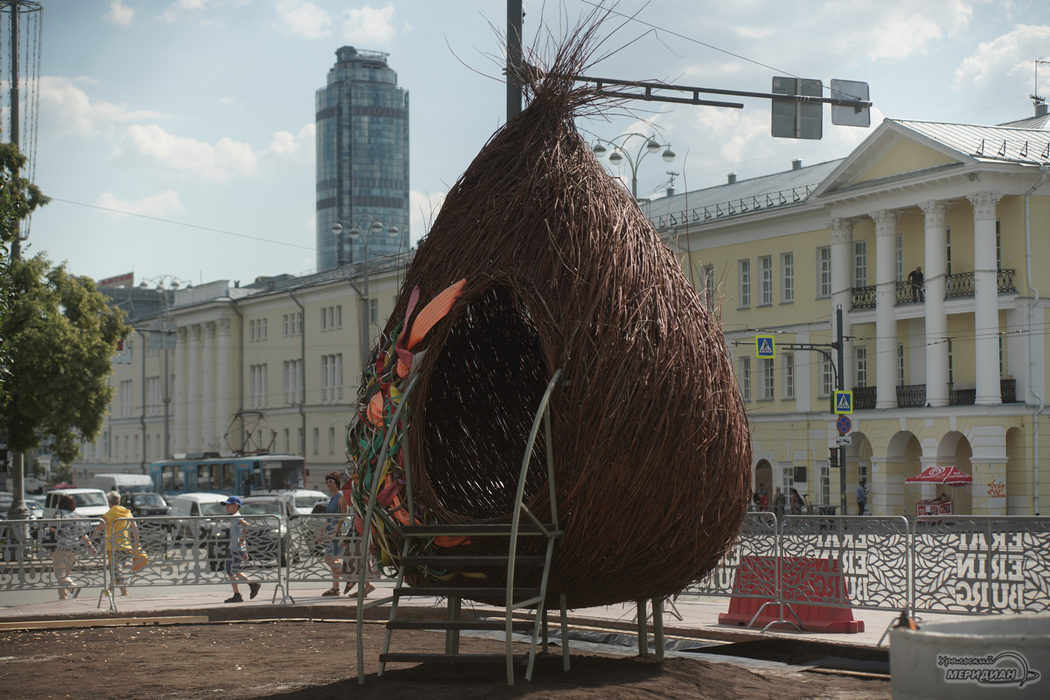 В Екатеринбурге строительство метро мешает сделать сквер из Площади 1905 года