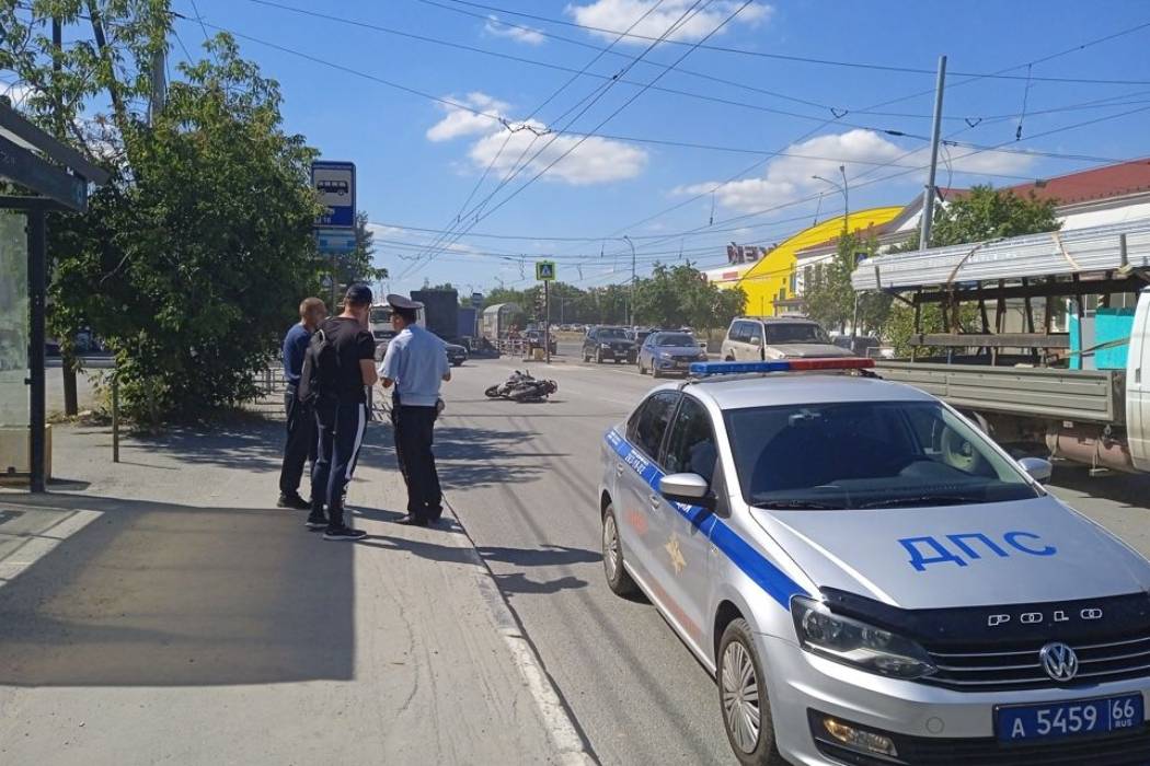В Екатеринбурге в ДТП погиб 31-летний мотоциклист