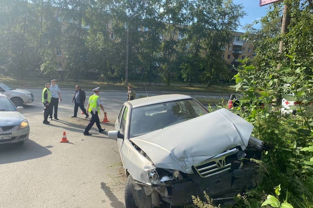 В Нижнем Тагиле при ДТП погибли двое пассажиров Renault