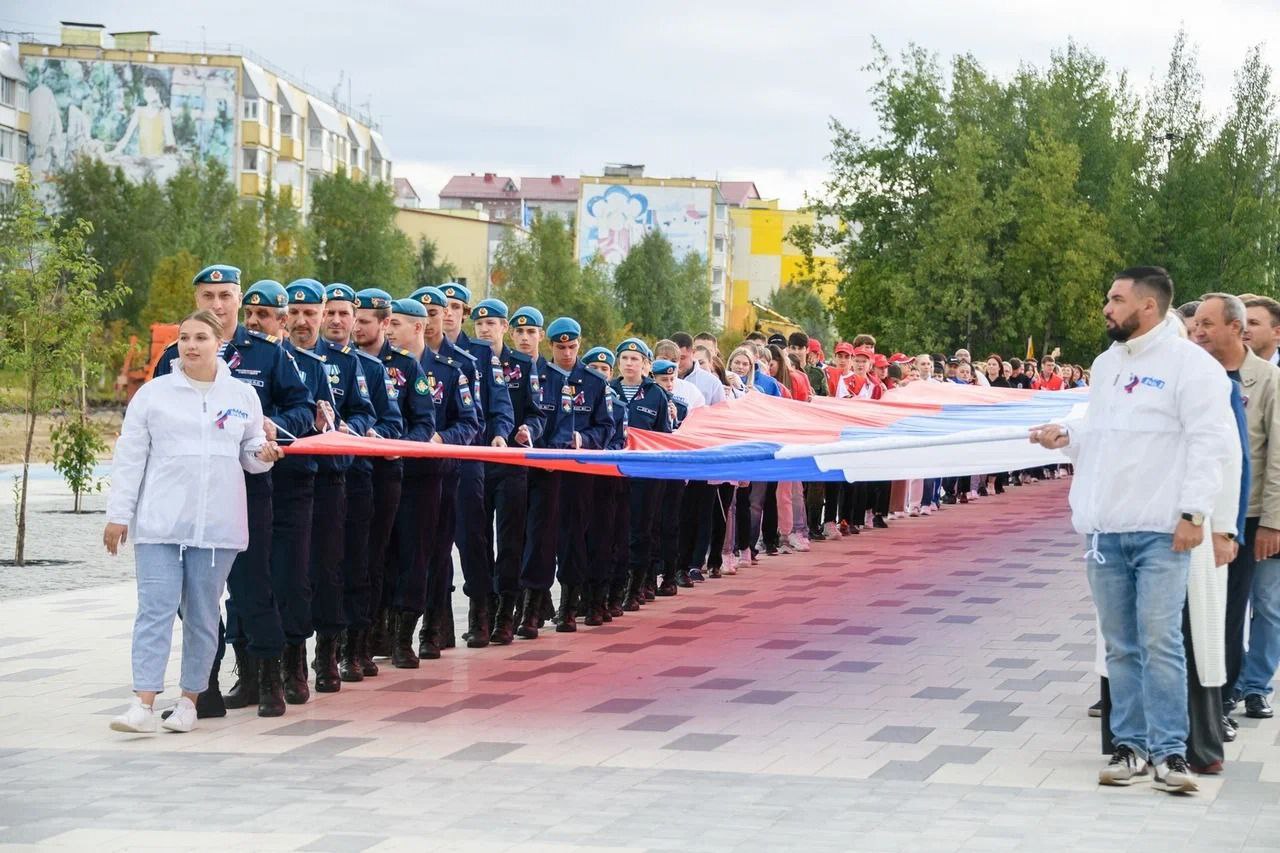День Государственного флага России в Ноябрьске