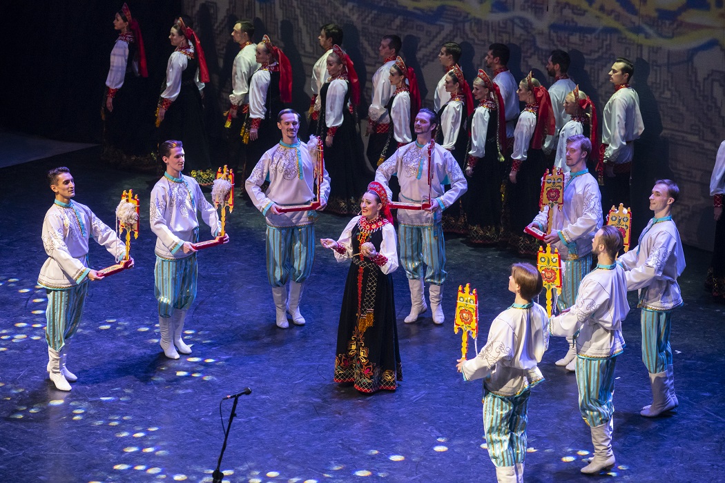 Омский народный хор + хор + мужской хор + сцена + выступление + концерт + концертная программа