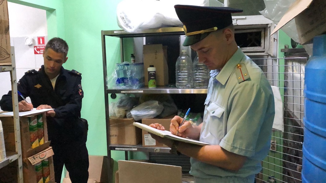 В центре Екатеринбурга силовики провели рейд по клубам и барам