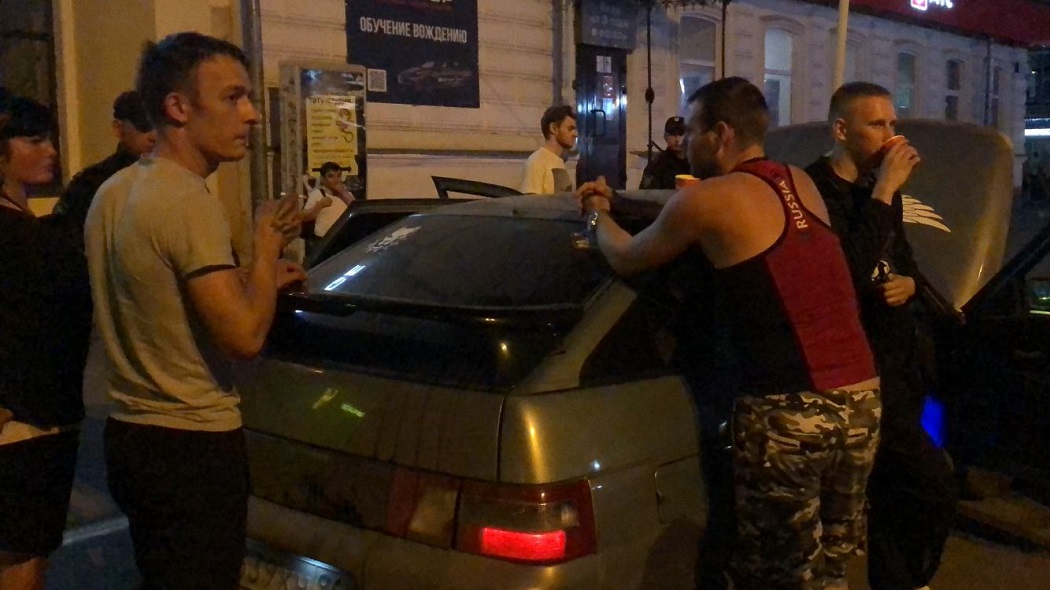 В центре Екатеринбурга силовики провели рейд по клубам и барам