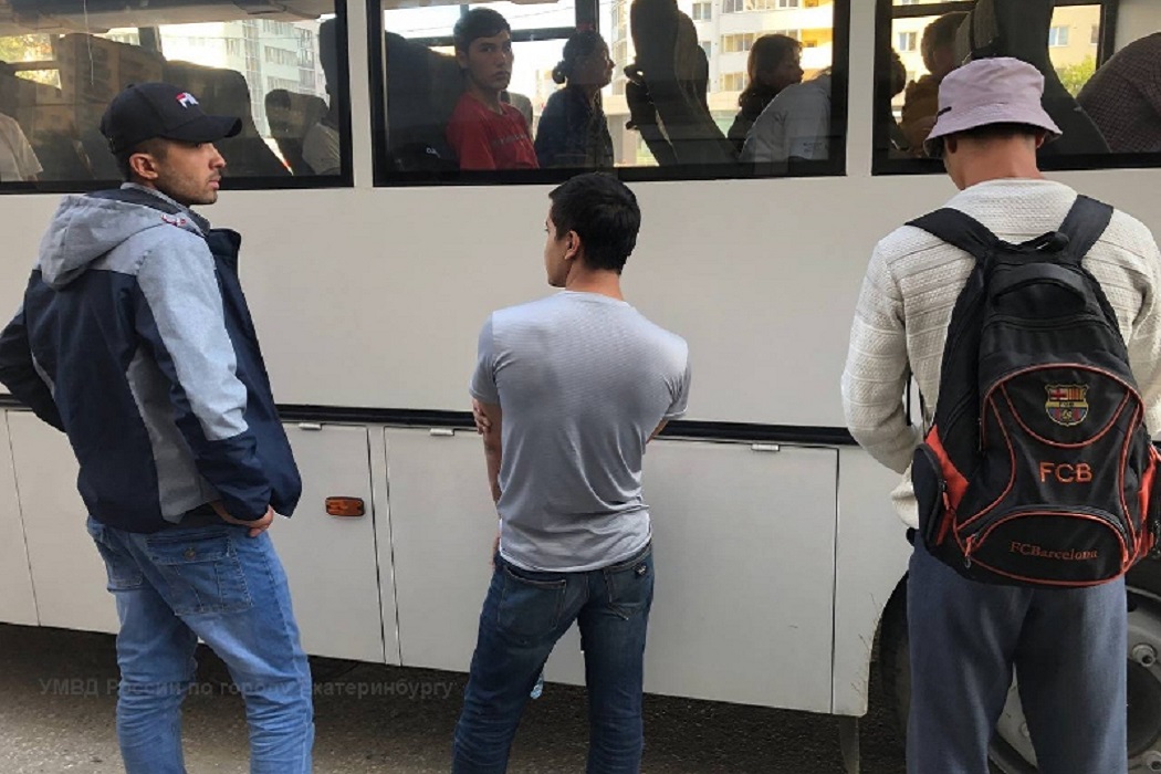 В двух районах Екатеринбурга силовики устроили облаву на мигрантов